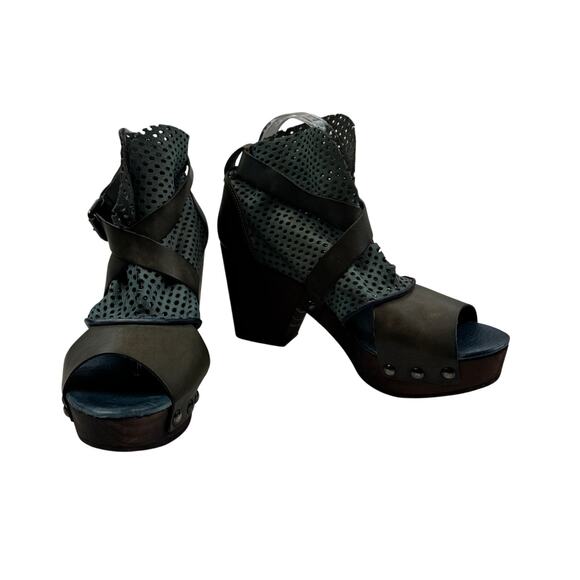 Free People Rendering Laser Cut Mesh Leather Boho Hippie Clog Women's Size 40/9 - Picture 1 of 11